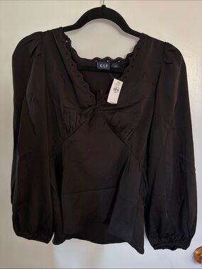 NEW Gap Satin Empire Top in black featuring a lace trim V-neck Size small